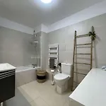 Apartman T3 Neuf Avec Terrasse Et Parking, Proche - Fr-1-308-210 Le Lavandou