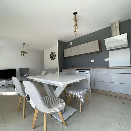 T3 Neuf Avec Terrasse Et Parking Proche - Fr-1-308-210 *