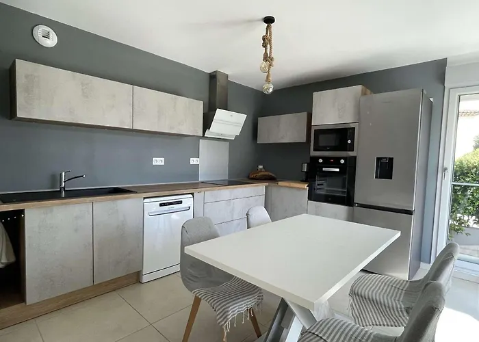 T3 Neuf Avec Terrasse Et Parking, Proche - Fr-1-308-210 Le Lavandou